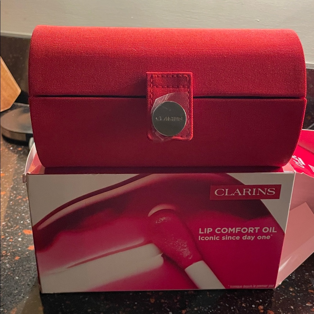 Clarins Lip Oil Collection in Red and Gold 5 lip oils - Picture 3 of 7